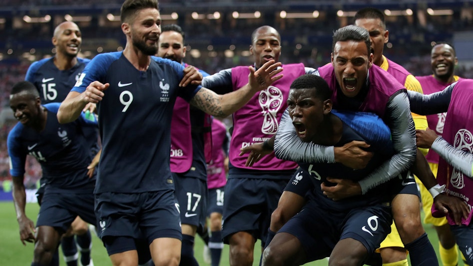 Kampanj på Fotbolls VM 2022 där spelare från Frankrike är glada